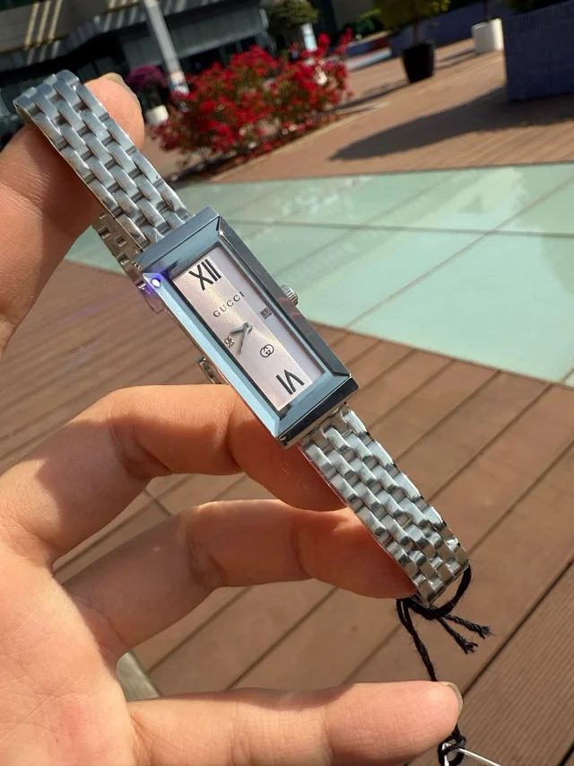 Gucci Watches G-Frame rectangular bracelet watch product detail image 16