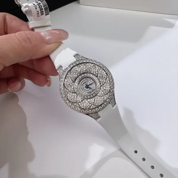 Design Chopard Happy Diamonds Round Dial Diamond-Encrusted Watch Black Leather Strap Watches - 6