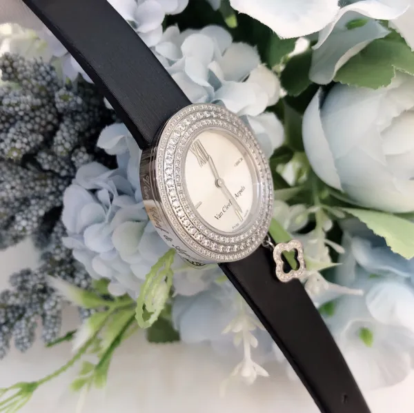 Van Cleef & Arpels Alhambra Diamond-Set Black Dial Watch Watches - 35