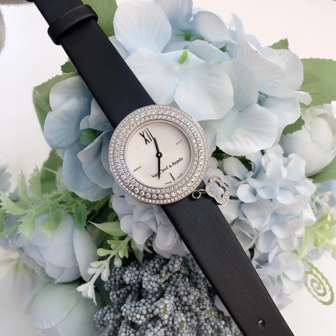 Van Cleef & Arpels Alhambra Diamond-Set Black Dial Watch Watches - 30