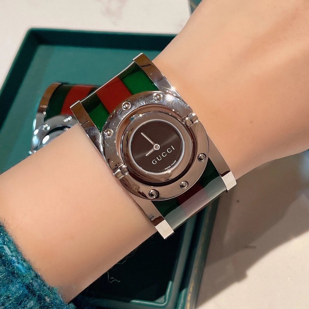 Gucci Watches Green and Red Striped Bracelet Watch image 2