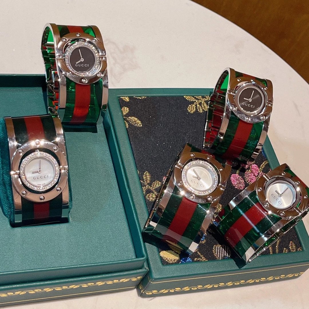 Gucci Watches Green and Red Striped Bracelet Watch image 7