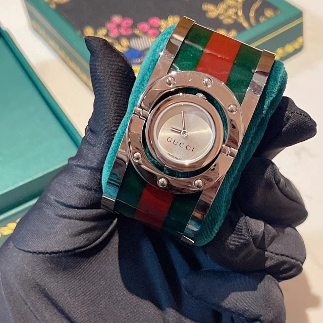 Gucci Watches Green and Red Striped Bracelet Watch product detail image 1