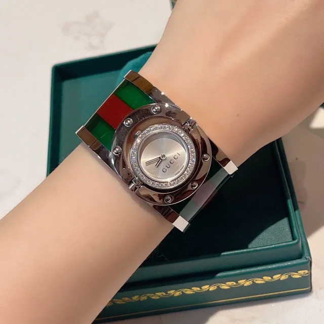 Gucci Watches Green and Red Striped Bracelet Watch product detail image 12