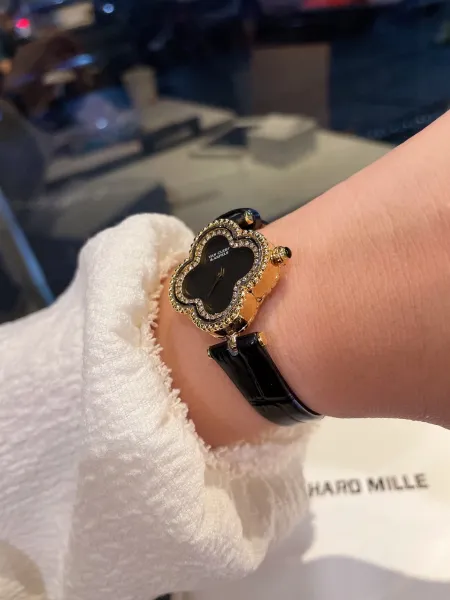 Van Cleef & Arpels Alhambra Black Dial Rose Gold Diamond Watch Watches - 5