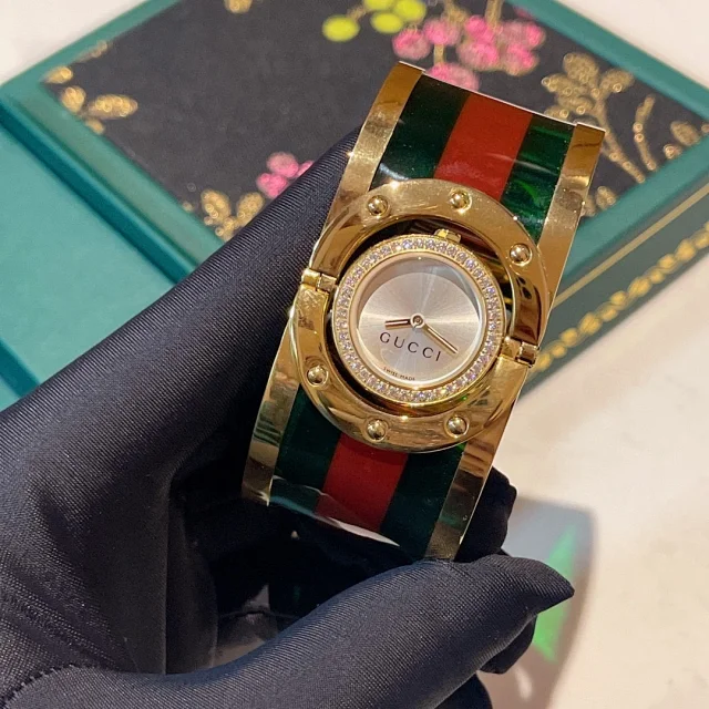 Gucci Watches Green and Red Striped Bracelet Watch product detail image 14