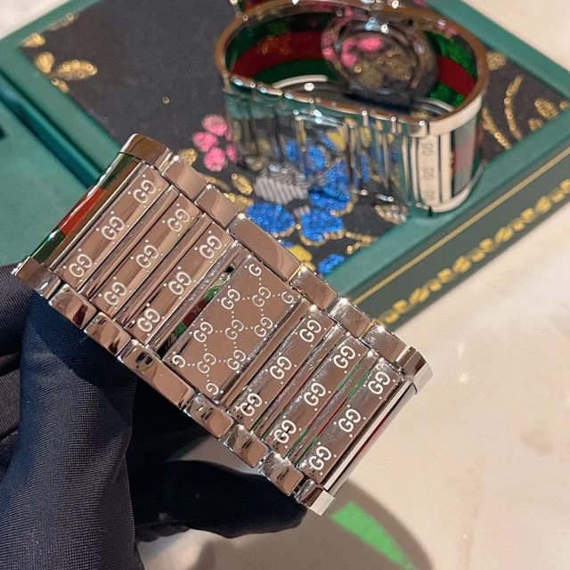 Gucci Watches Green and Red Striped Bracelet Watch product detail image 6