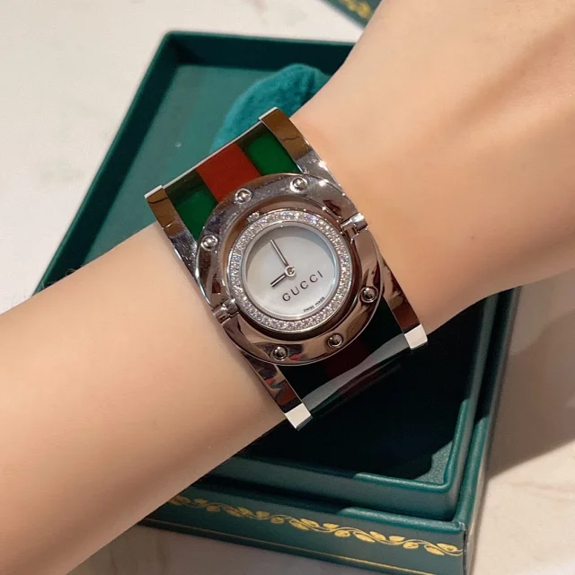 Gucci Watches Green and Red Striped Bracelet Watch product detail image 11
