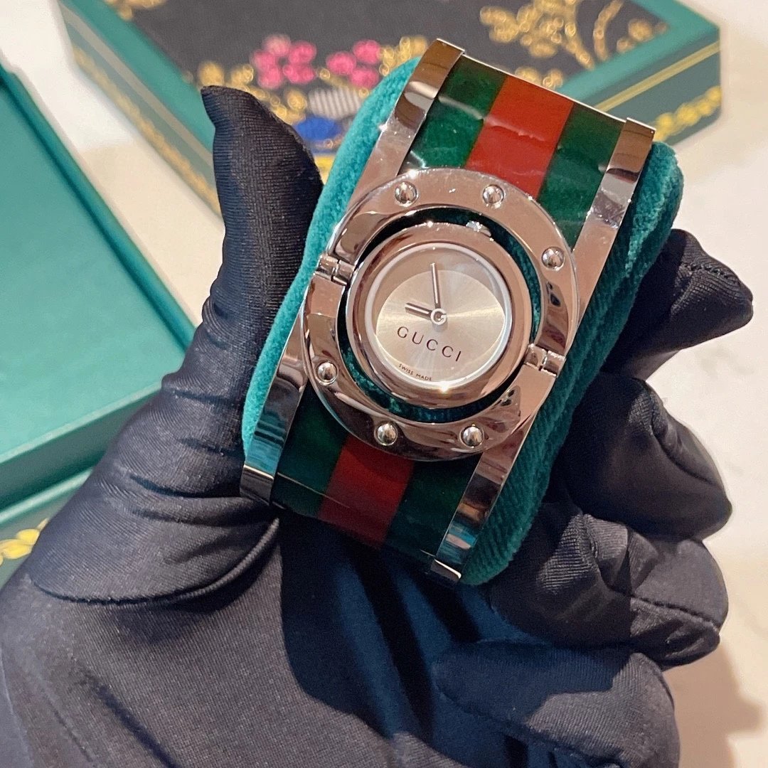 Gucci Watches Green and Red Striped Bracelet Watch image 3