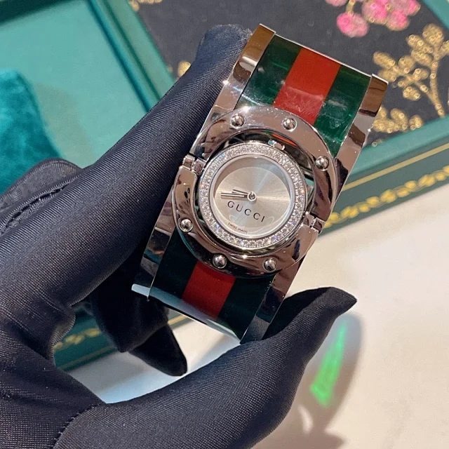 Gucci Watches Green and Red Striped Bracelet Watch product detail image 4