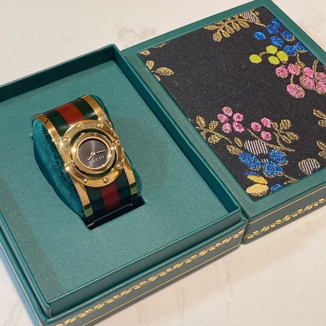 Gucci Watches Green and Red Striped Bracelet Watch product detail image 24