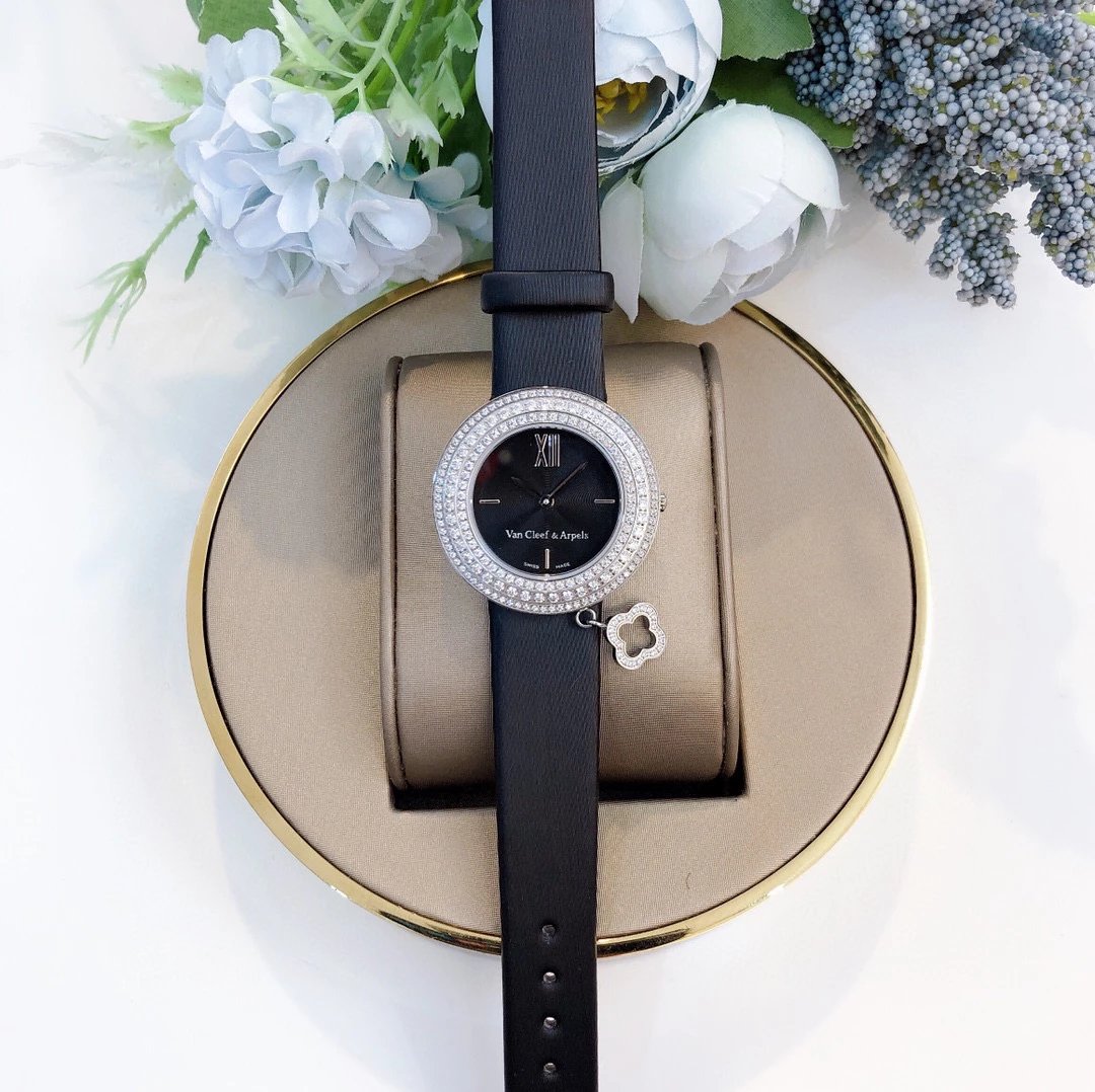 Van Cleef & Arpels Alhambra Diamond-Set Black Dial Watch Watches - 21