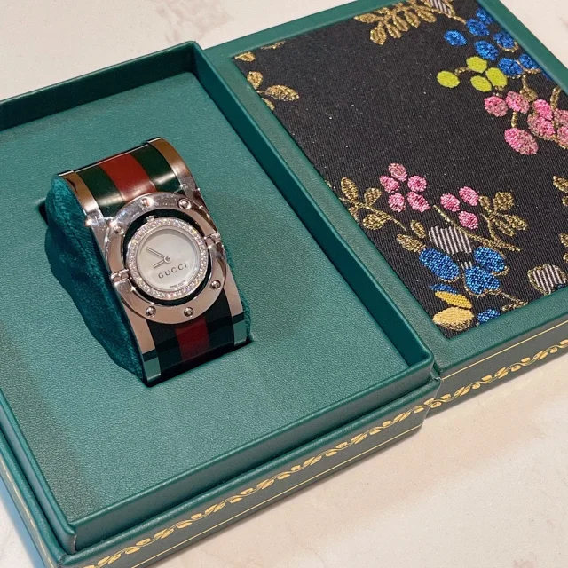 Gucci Watches Green and Red Striped Bracelet Watch product detail image 9