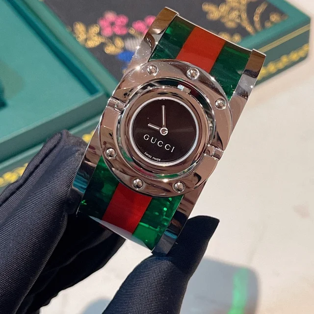 Gucci Watches Green and Red Striped Bracelet Watch product detail image 16