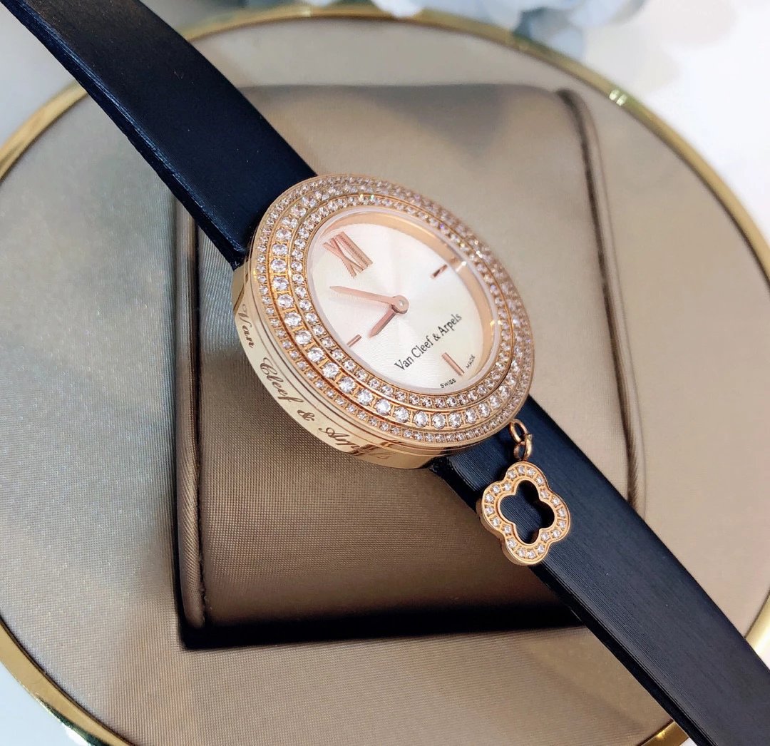 Van Cleef & Arpels Alhambra Diamond-Set Black Dial Watch Watches - 17