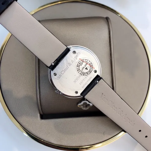 Van Cleef & Arpels Alhambra Diamond-Set Black Dial Watch Watches - 27