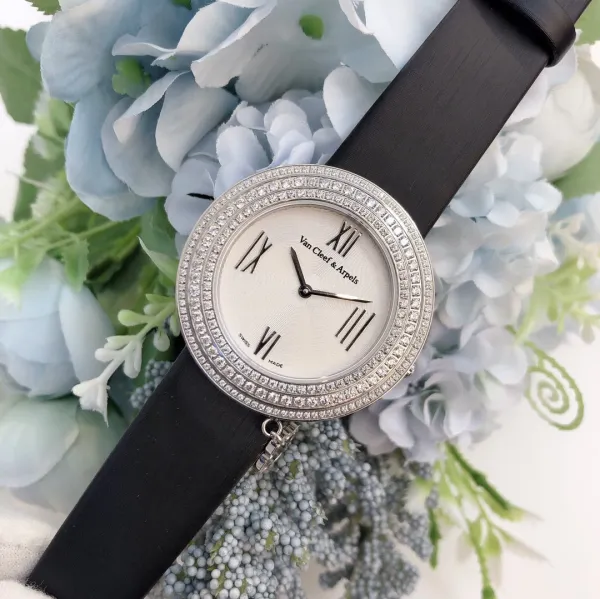 Van Cleef & Arpels Alhambra Diamond-Set Black Dial Watch Watches - 33