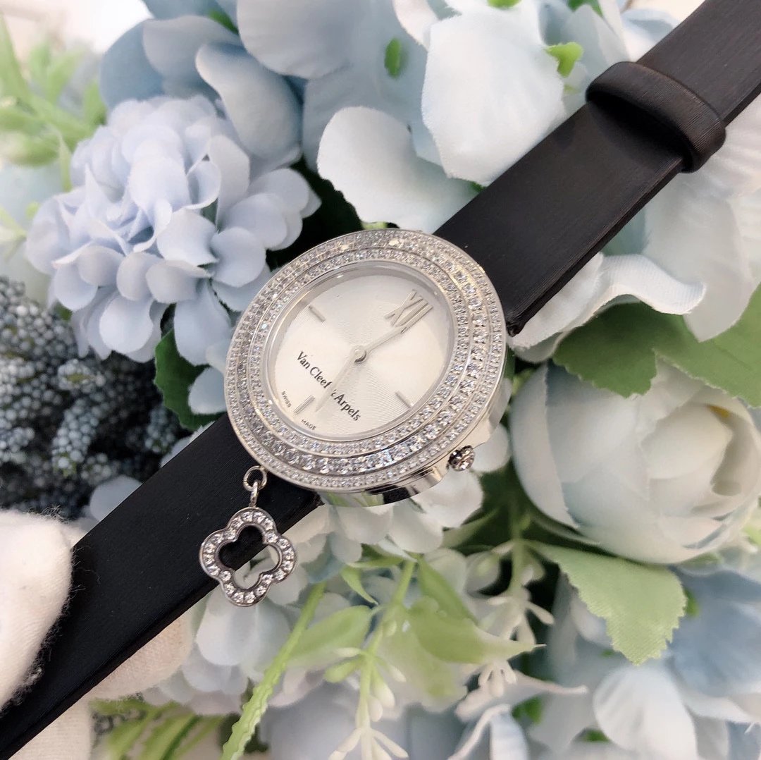 Van Cleef & Arpels Alhambra Diamond-Set Black Dial Watch Watches - 34