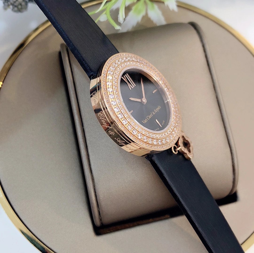 Van Cleef & Arpels Alhambra Diamond-Set Black Dial Watch Watches - 9