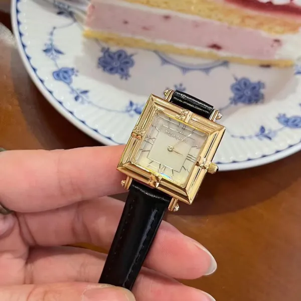 Chanel Première Green Leather Watch with Gold-Tone Case Watches - 23