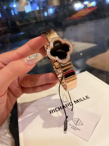 Van Cleef & Arpels Alhambra Black Onyx Diamond Watch Watches - 11