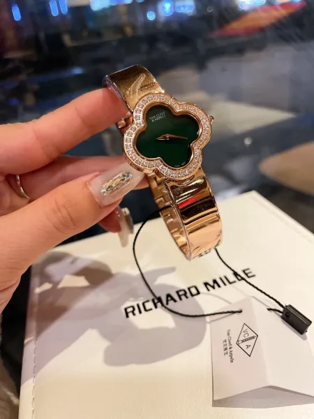 Van Cleef & Arpels Alhambra Black Onyx Diamond Watch Watches - 12