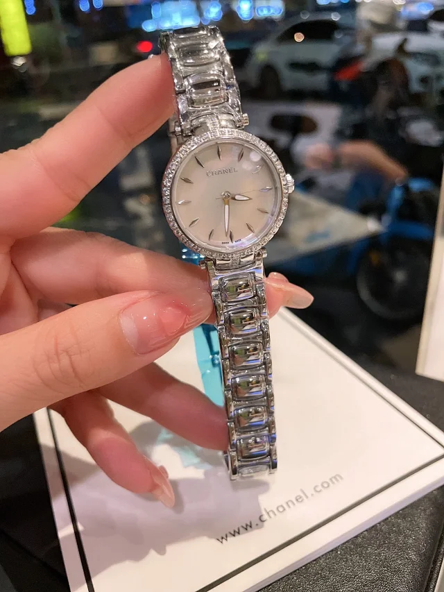 Chanel Watches Crystal Bezel Mother-of-Pearl Dial Bracelet Watch product detail image 1
