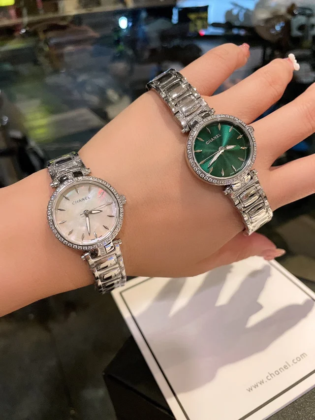 Chanel Watches Crystal Bezel Mother-of-Pearl Dial Bracelet Watch product detail image 3