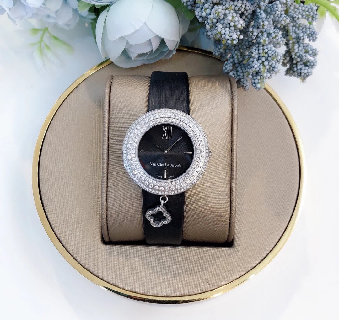 Van Cleef & Arpels Alhambra Diamond-Set Black Dial Watch Watches - 23