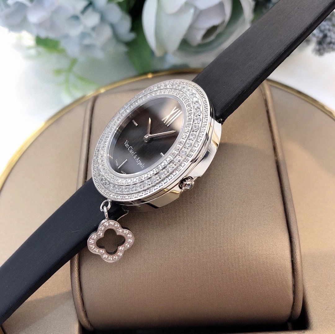 Van Cleef & Arpels Alhambra Diamond-Set Black Dial Watch Watches - 26