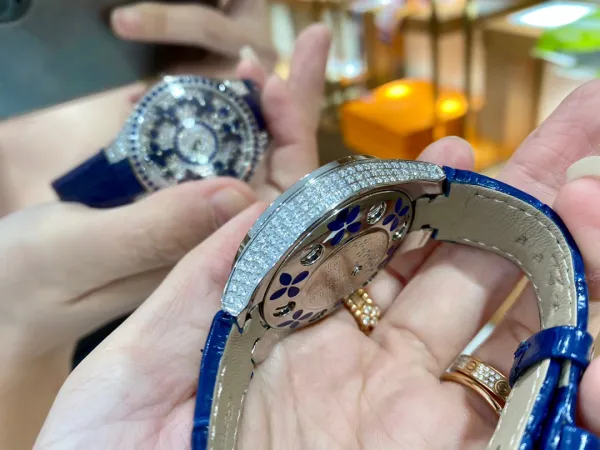 Van Cleef & Arpels Poetic Complications Midnight Bloom Blue Sapphire and Diamond Watch Watches - 17
