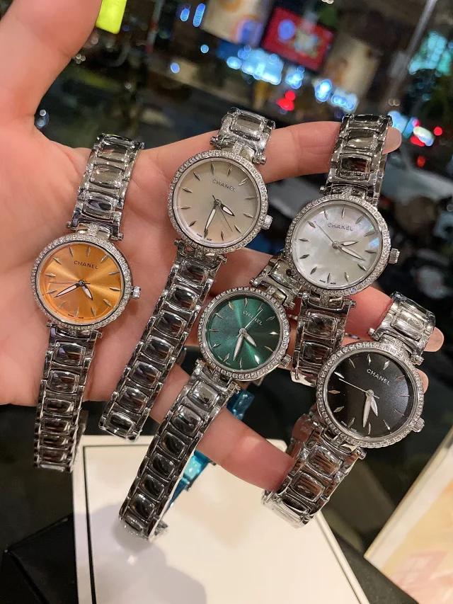 Chanel Watches Crystal Bezel Mother-of-Pearl Dial Bracelet Watch product detail image 10