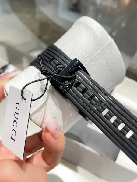 Gucci Grip Blue Dial Black Ceramic Watch Watches - 16