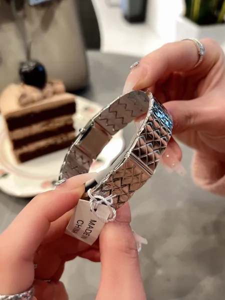 Chanel Première Re-Edition Silver Quilted Metal Watch Watches - 10