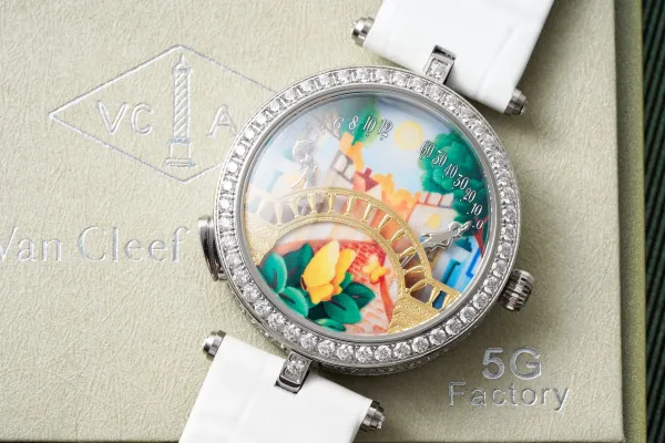 Van Cleef & Arpels Pont des Arts White Leather Watch Watches - 34