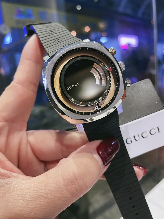 Gucci Watches Mickey Mouse Dial Watch with Date Display product detail image 18
