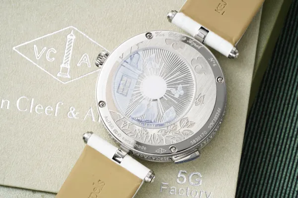 Van Cleef & Arpels Pont des Arts White Leather Watch Watches - 37