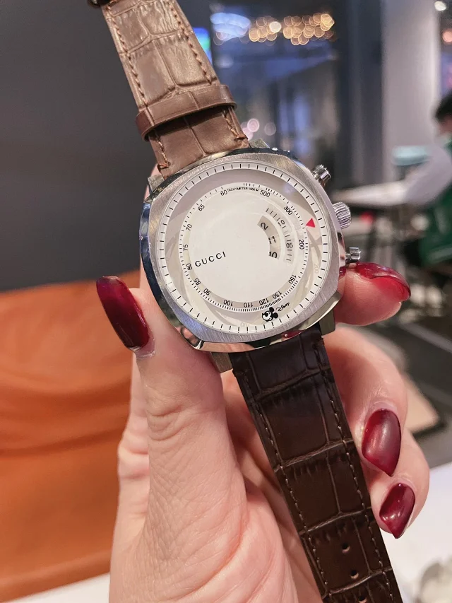 Gucci Watches Mickey Mouse Dial Watch with Date Display product detail image 11