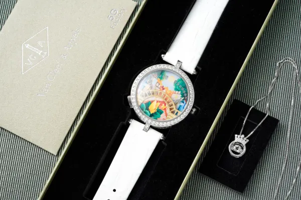 Van Cleef & Arpels Pont des Arts White Leather Watch Watches - 35