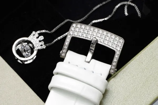 Van Cleef & Arpels Pont des Arts White Leather Watch Watches - 40