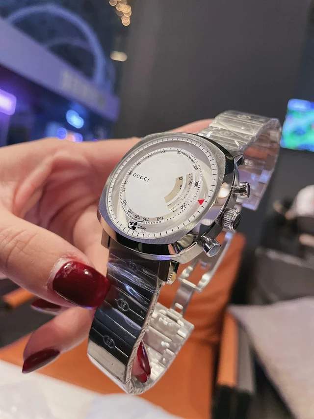 Gucci Watches Mickey Mouse Dial Watch with Date Display product detail image 3