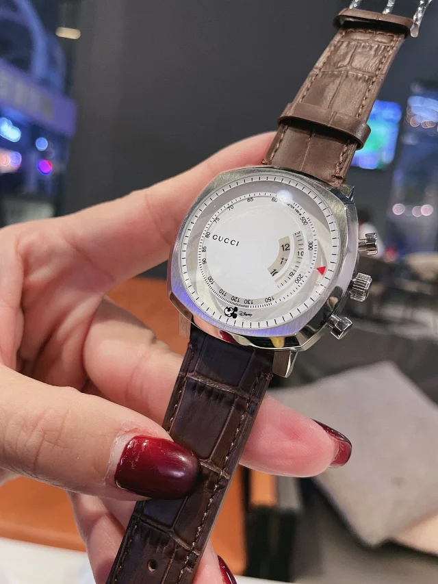 Gucci Watches Mickey Mouse Dial Watch with Date Display product detail image 14