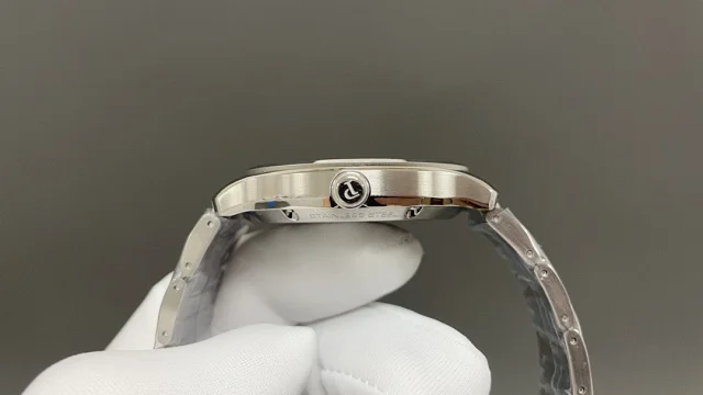 Piaget Watches Stainless Steel Date Watch with Diamond-Set or Brushed Bezel product detail image 4