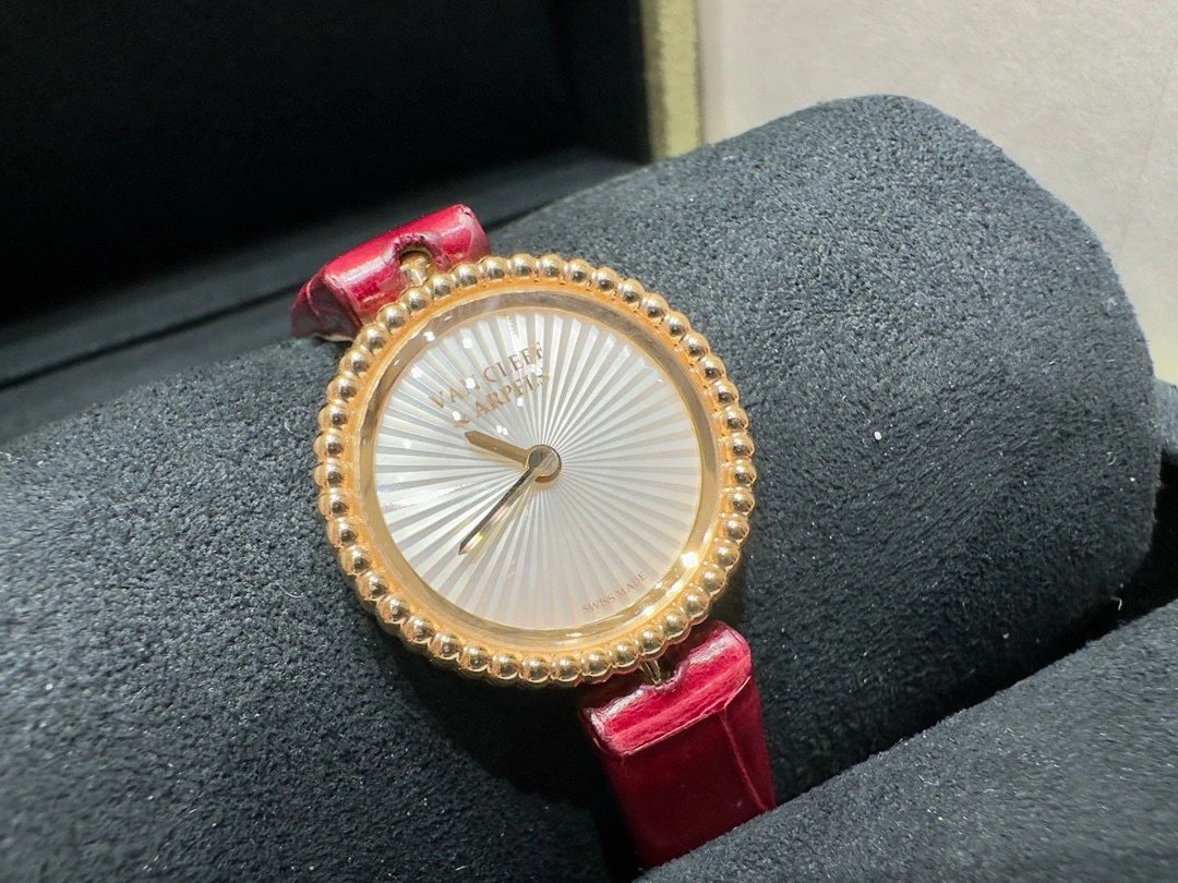 Van Cleef Arpels Red