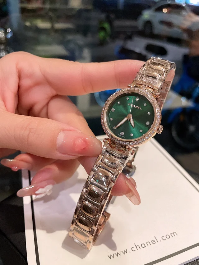 Chanel Watches Crystal Bezel Mother-of-Pearl Dial Bracelet Watch product detail image 17