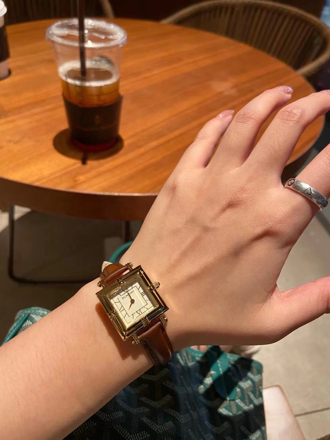 Square Gold Brown Le