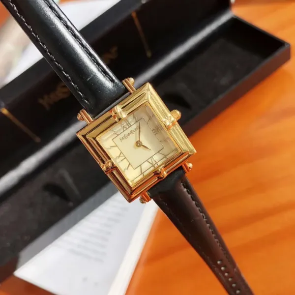 Chanel Première Green Leather Watch with Gold-Tone Case Watches - 29