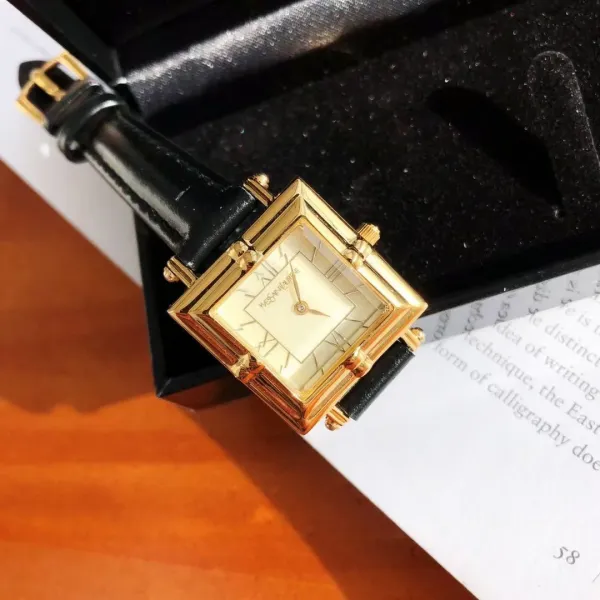 Chanel Première Green Leather Watch with Gold-Tone Case Watches - 26