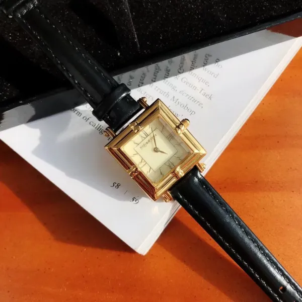 Chanel Première Green Leather Watch with Gold-Tone Case Watches - 25