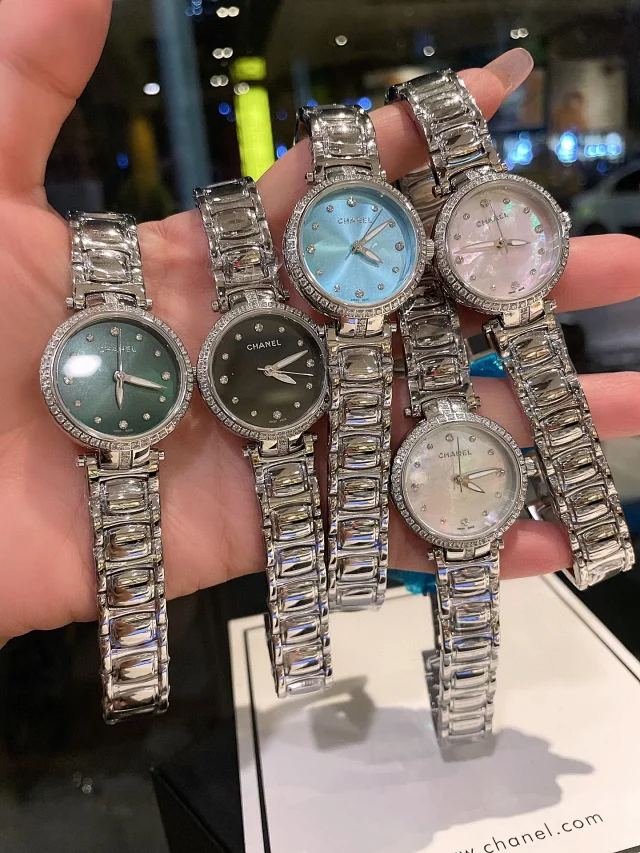 Chanel Watches Crystal Bezel Mother-of-Pearl Dial Bracelet Watch product detail image 27